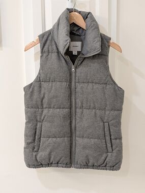 Old Navy Gray Quilted Puffer Vest